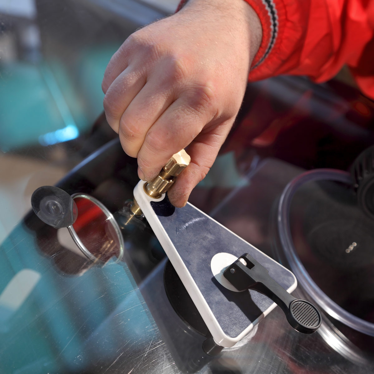 The Best Way to Repair Your Windshield Tools