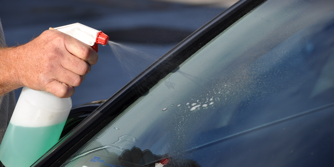 what removes water spots from glass