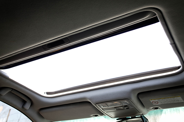 Thinner Metal Frames in Cars Could be Dangerous Sunroof