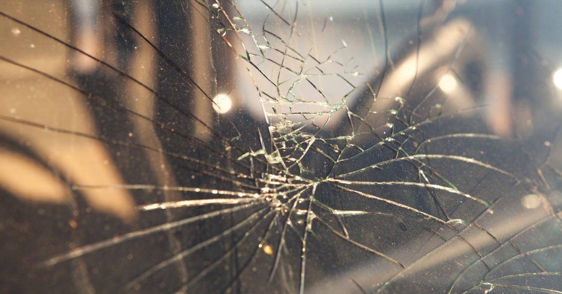 the dangers of driving with a cracked windshield